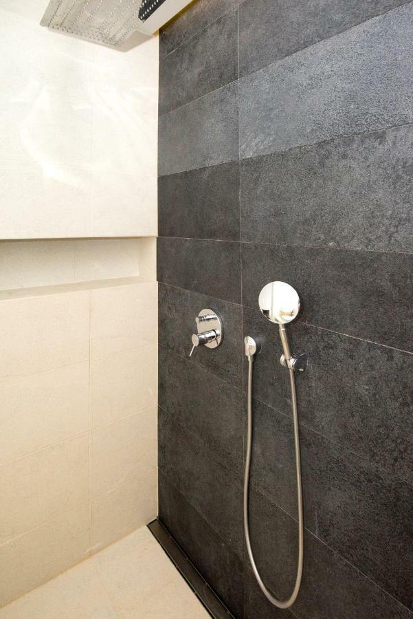 Superior Cliff Apartment อุสตรอเนียมอร์สเกีย ภายนอก รูปภาพ